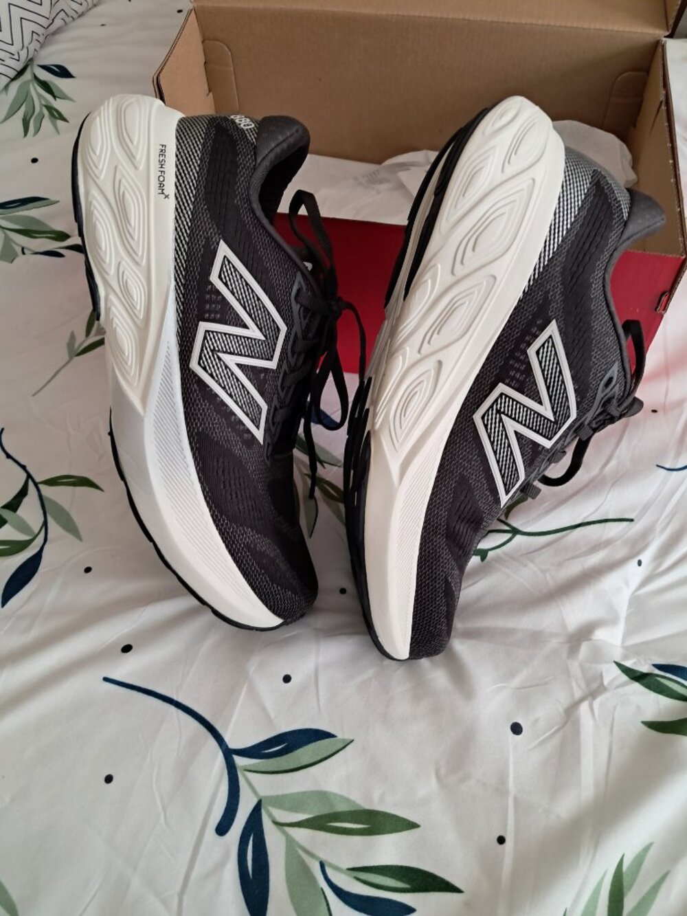 Womens' New Balance 880 shoes - Picture 2 of 9
